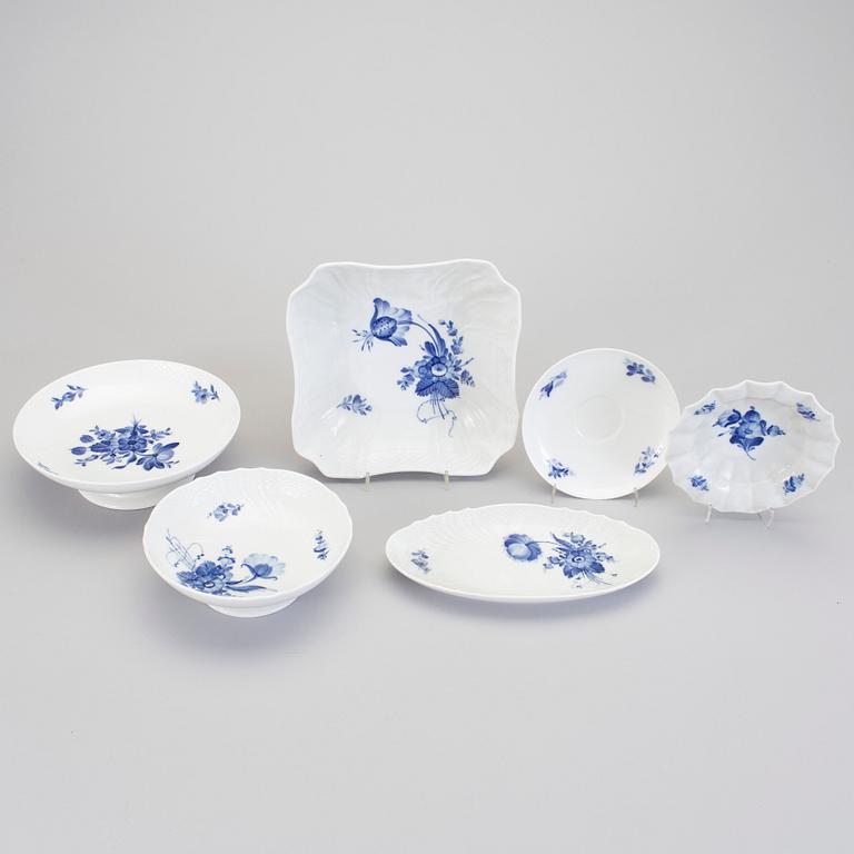 MATSERVIS, 116 delar, porslin, "Blå blomst", Royal Copenhagen.