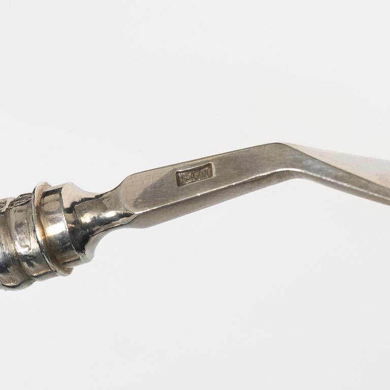 Dessertbestick, 24 delar, silver, modell  "Olga"/"Albert pattern", Francis Higgins II, London 1845.