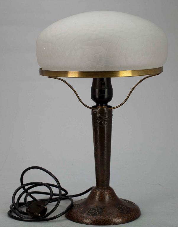 BORDSLAMPA, koppar och glas, 1900-talets första hälft.