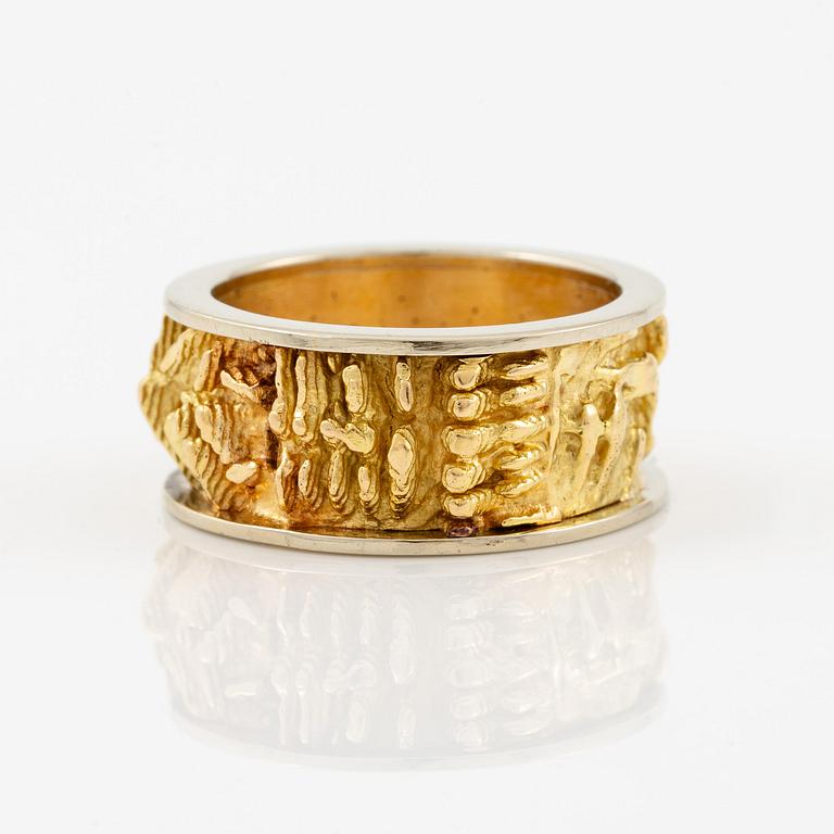 Arnaldo Pomodoro, a ring, 18K gold.