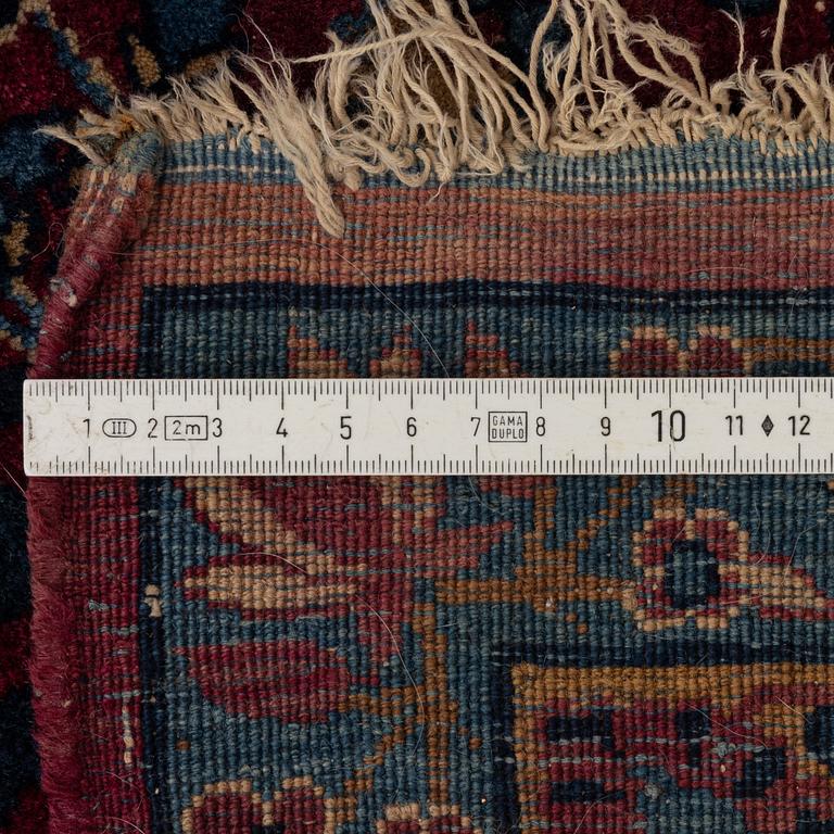 A semi-antique Yazd carpet, ca 450 x 300 cm.