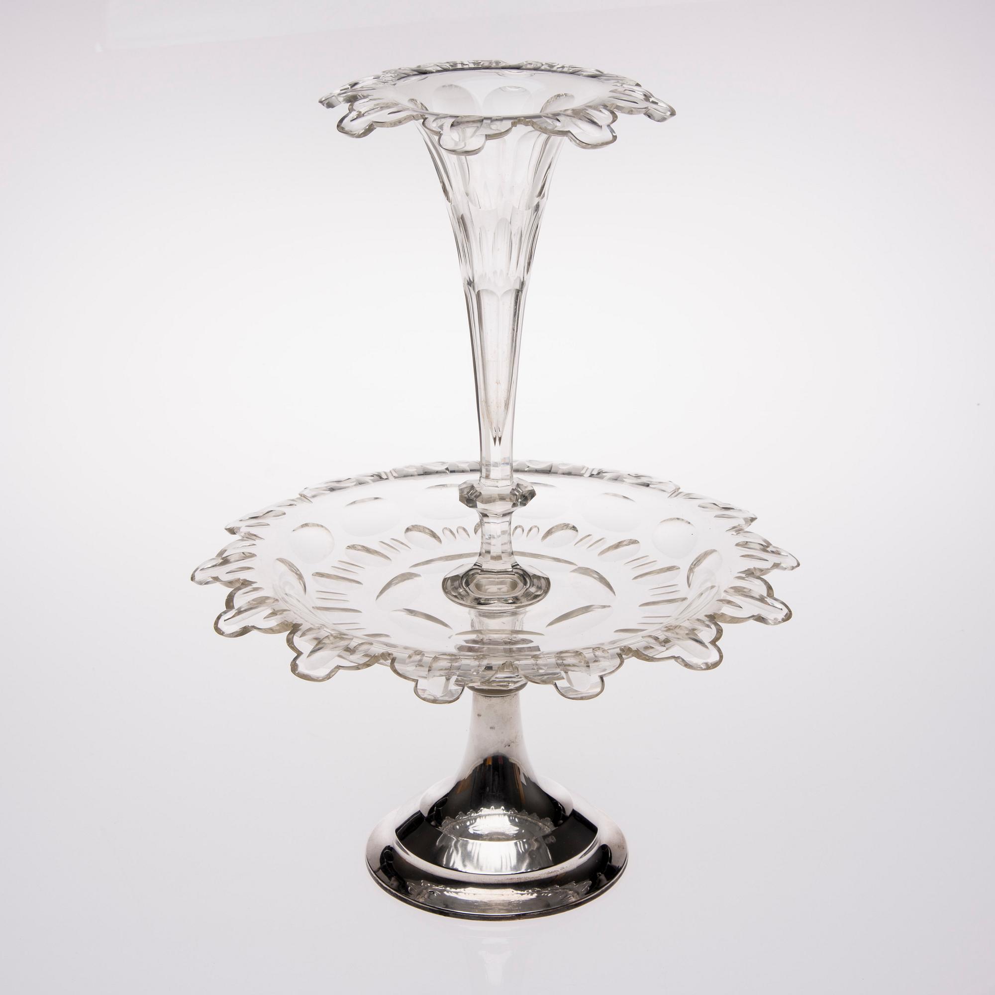 UPPSATSSKÅL / PRAKTSKÅL, slipat glas samt silverfot, stämplad Holland 1881.