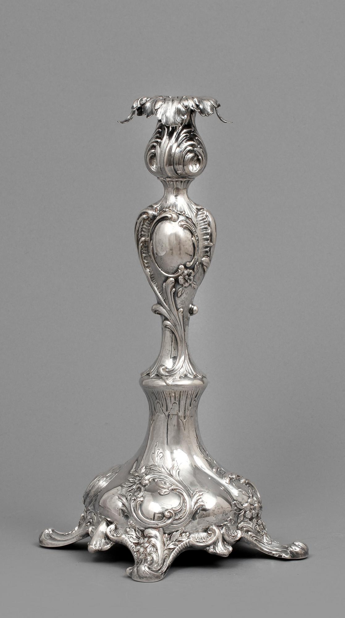LJUSSTAKE, låghaltigt silver, otydl stämplar. 1900-tal. Vikt ca 600 g.