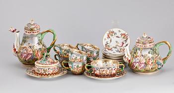 KAFFESERVISDELAR, 10 st, porslin, Napoliliknande märke, troligen Italien och sekelskiftet 1900.