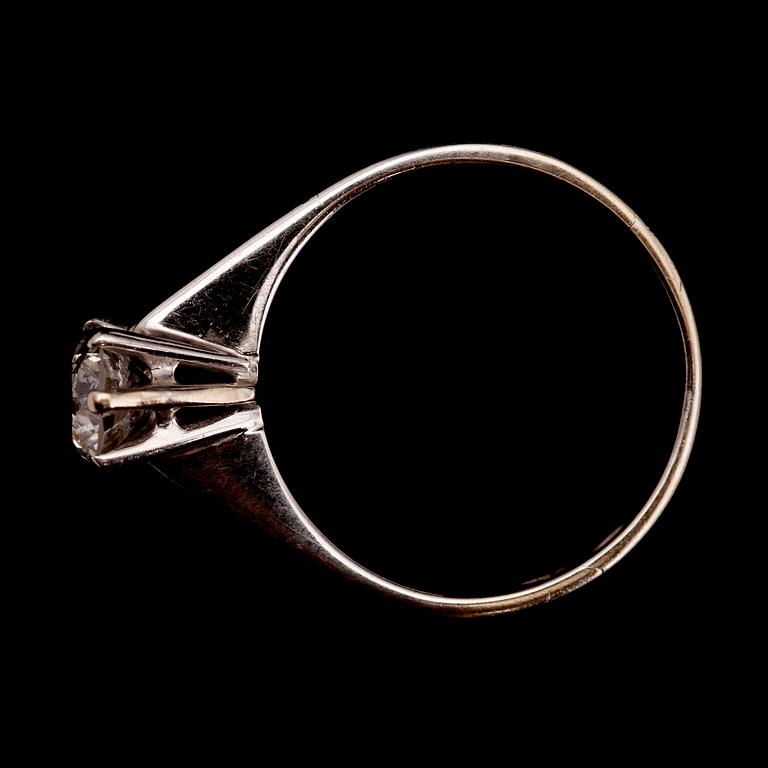 RING, 18 k vitguld, med briljantslipad diamant ca 0.50 ct.