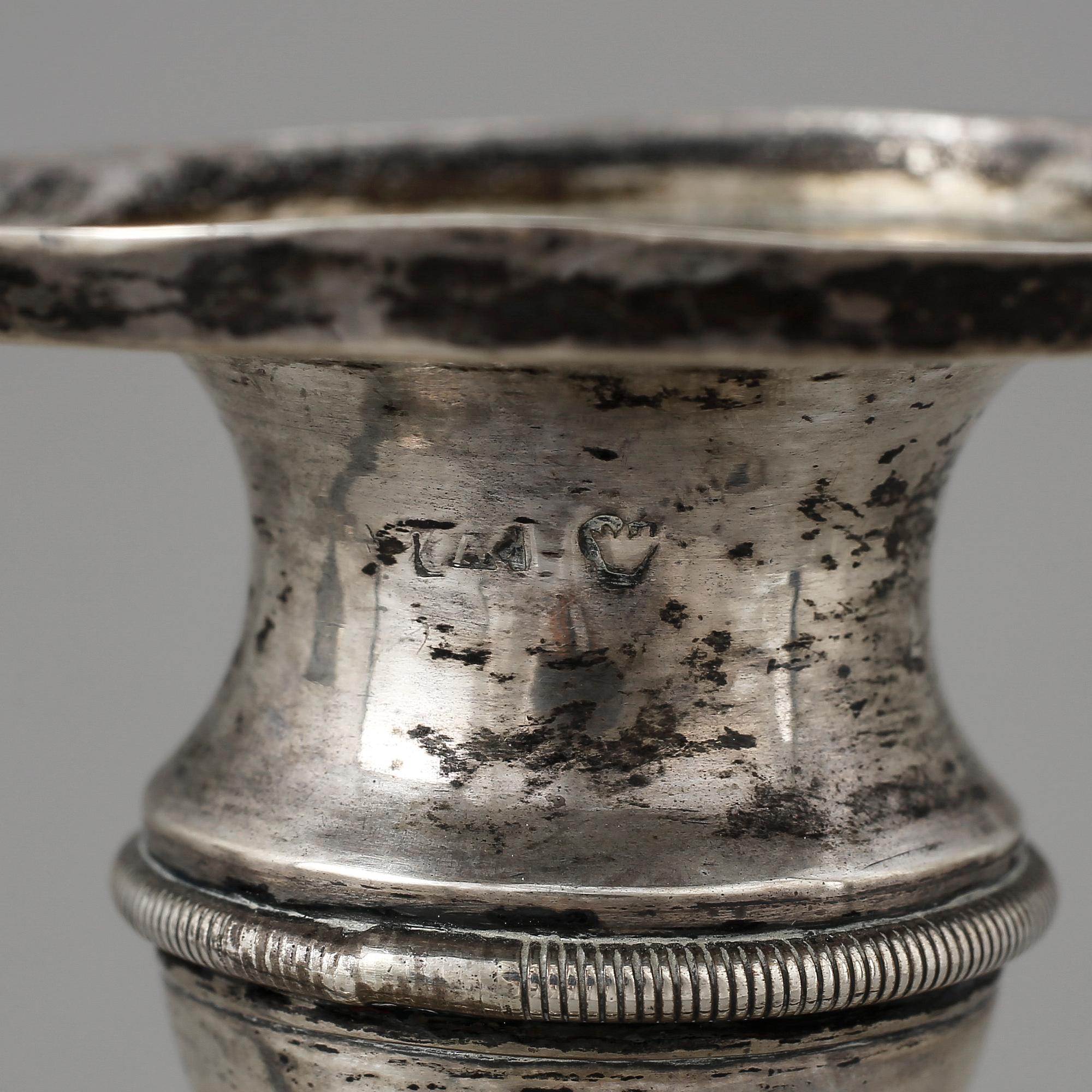 LJUSSTAKAR, ett par, silver, otydliga stämplar, troligen Finland, 1800-tal.