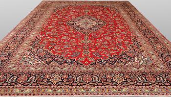 A Keshan carpet, c. 490 x 306 cm.