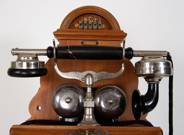 VÄGGTELEFON.