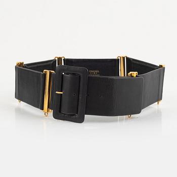 Chanel, a black leather belt, size 80, 1993.