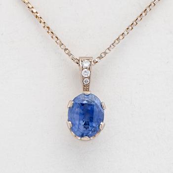 Hängsmycke, 18k vitguld med briljantslipade diamanter och safir.
