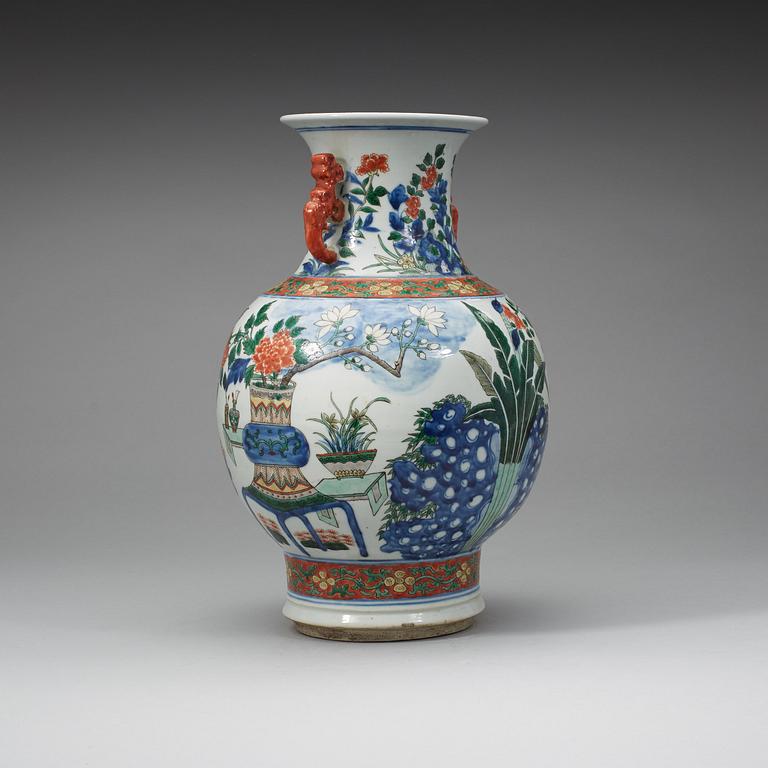 A Chinese wucai vase, early 20th Century.