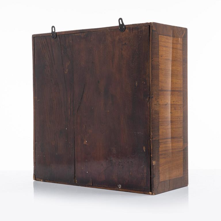 A wall-hanged small cabinet, 18th/19th century.