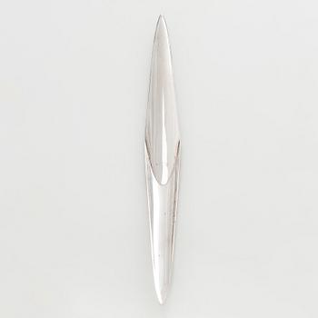 Tapio Wirkkala, A silver dish and letter knife, Kultakeskus Hämeenlinna 1960 and 1964.