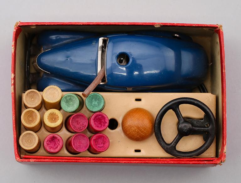 LEKSAKER, 2 st, Schuco, bla Avståndsstyrda bilen, 1950-tal.