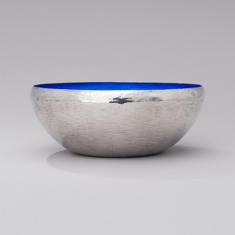 EVA HIDSTRÖM, SKÅL. Sterling silver och emalj. Hopeakeskus, Tavastehus 1974.