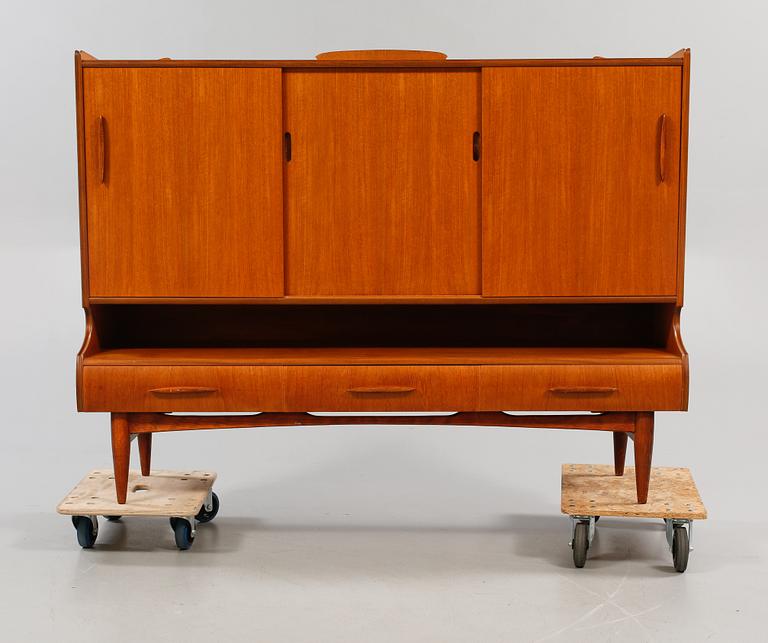 SIDEBOARD, 1900-talets mitt/tredje kvartal.