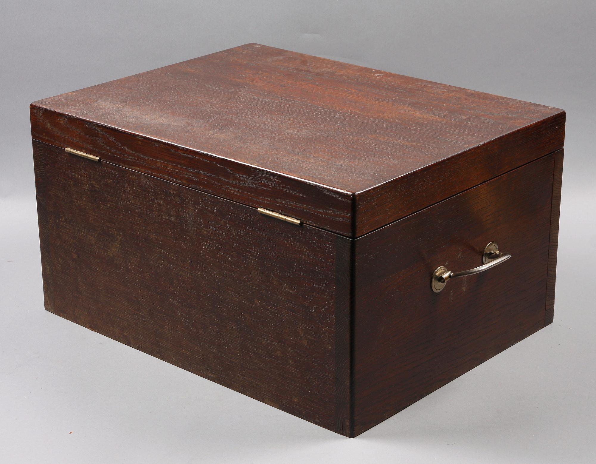 BESTICKSCHATULL, Märkt Otto Larsson Landskrona. 1900-talets början.