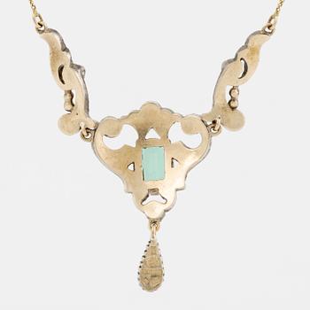 Necklace 18K gold and silver with a green stone and rose-cut diamonds.