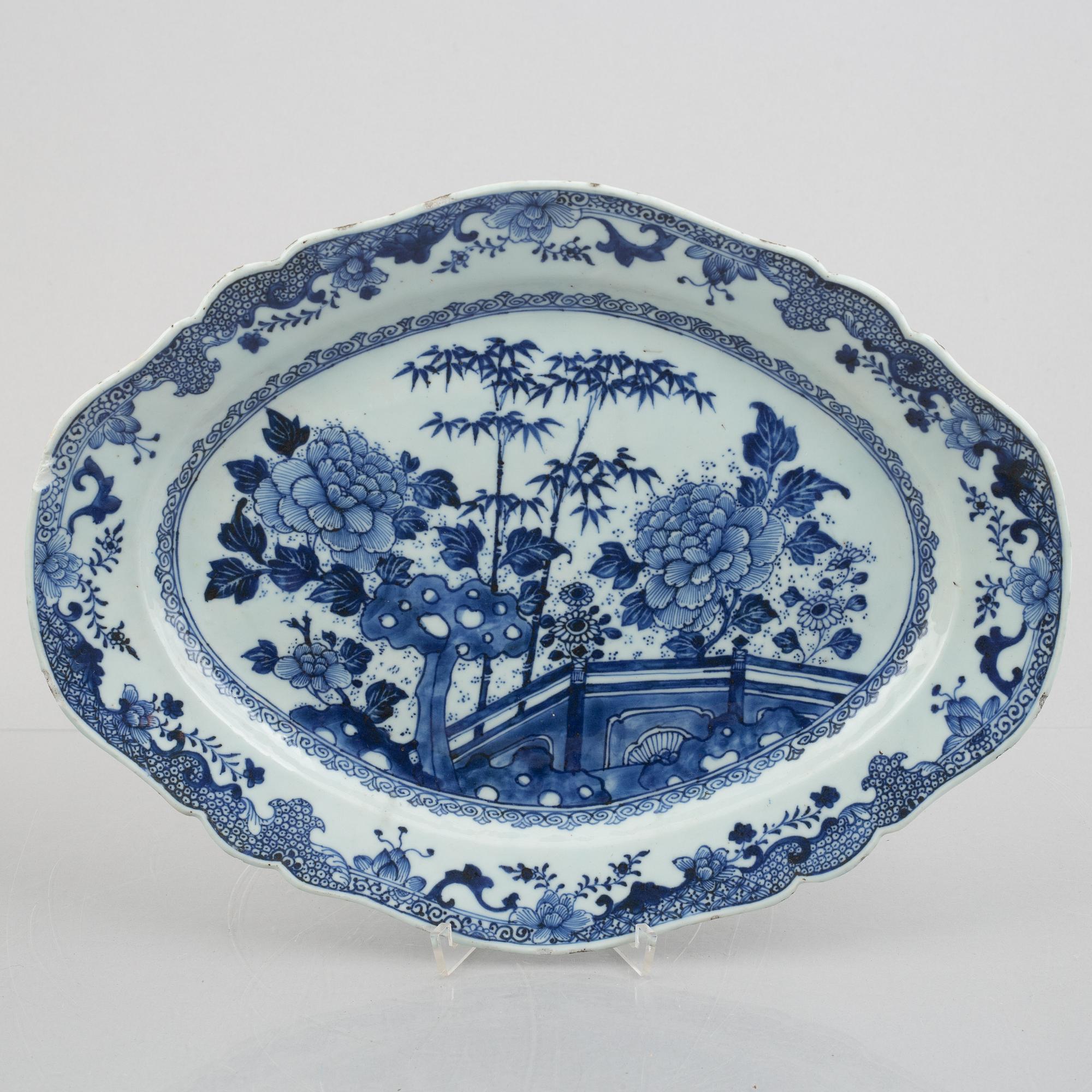 Five pieces of blue and white Chinese porcelain, Qing dynasty, 18th-19th century.
