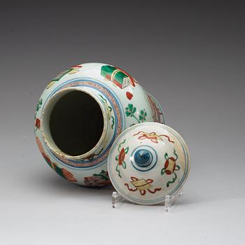 A wucai jar with cover, Transition 17th century.