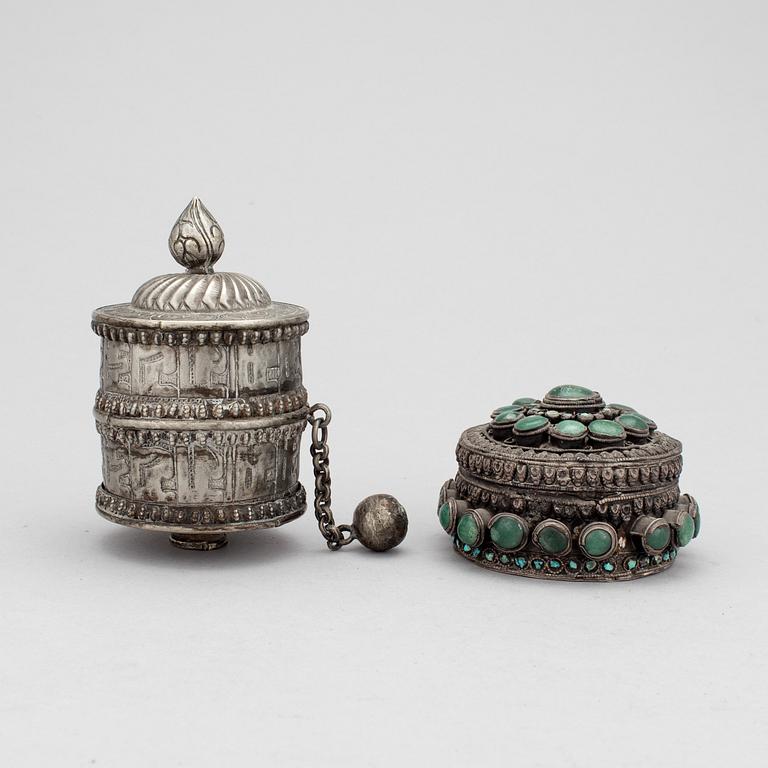 A Tibetan prayer roll and a box with cover, early 20th Century.