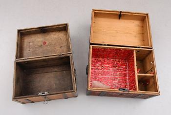 SKRIN, 2 st, trä, omkring år 1900.