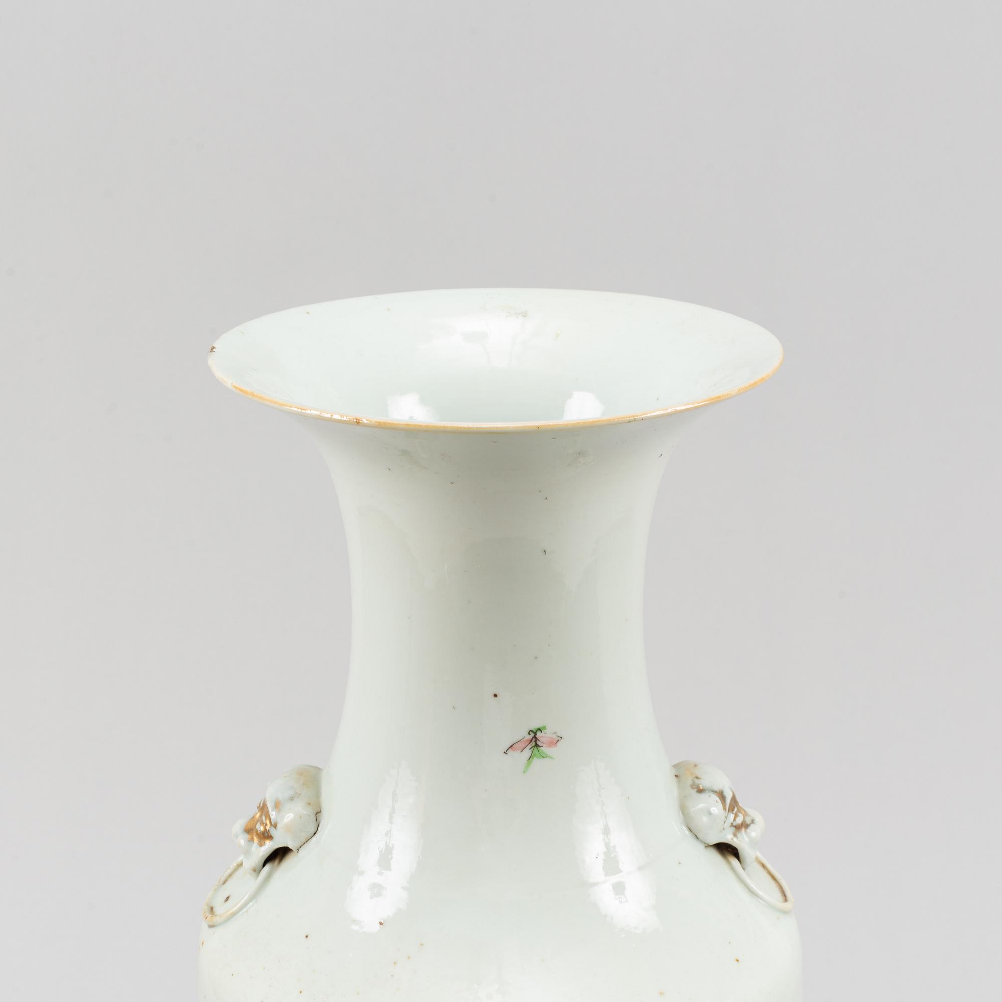 A Chinese vase, 20th Century.