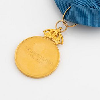 Gustav V, H.M. Konungens medalj, 8:e storleken, i guld, med högblått band.