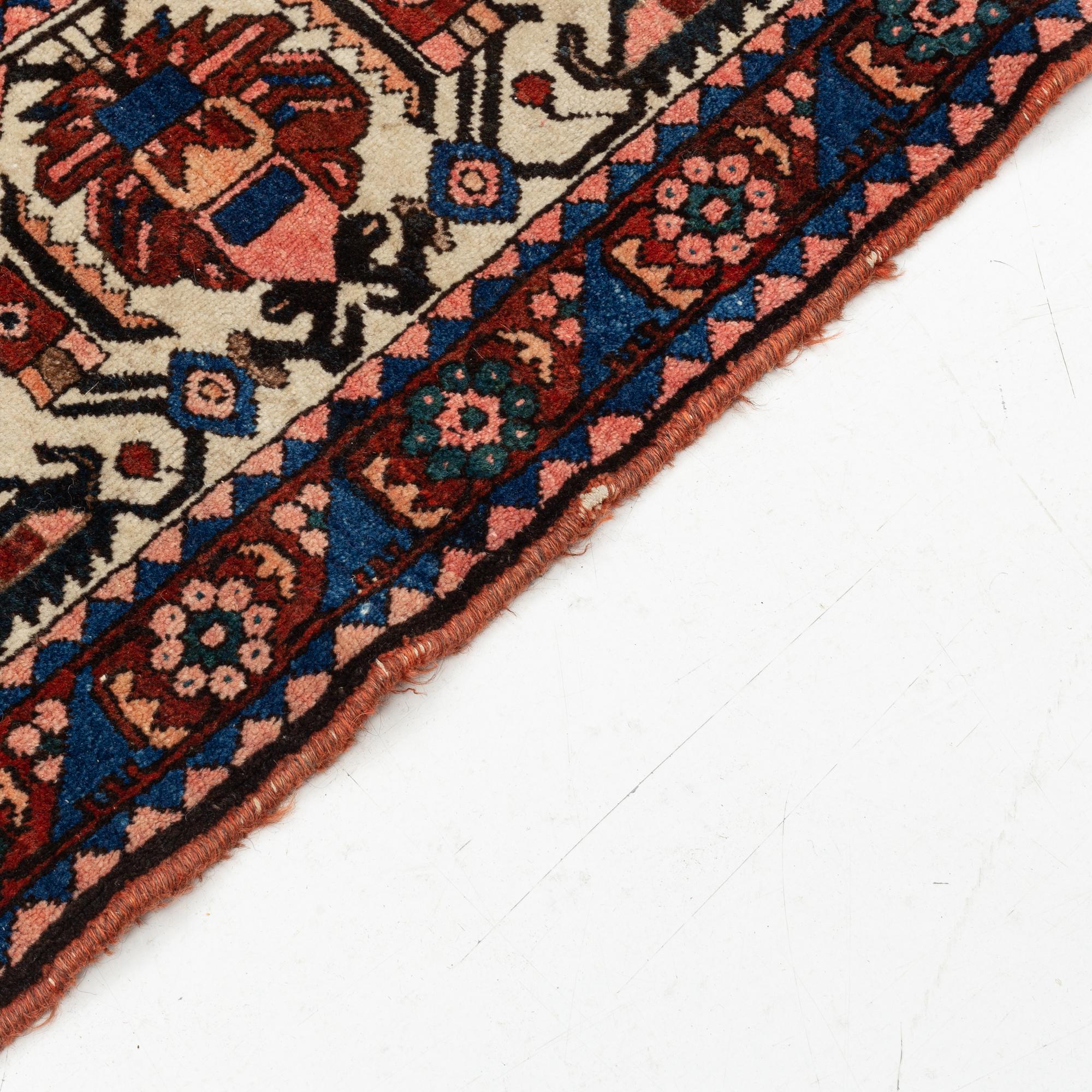 Matta, orientalisk, ca 290 x 205 cm.