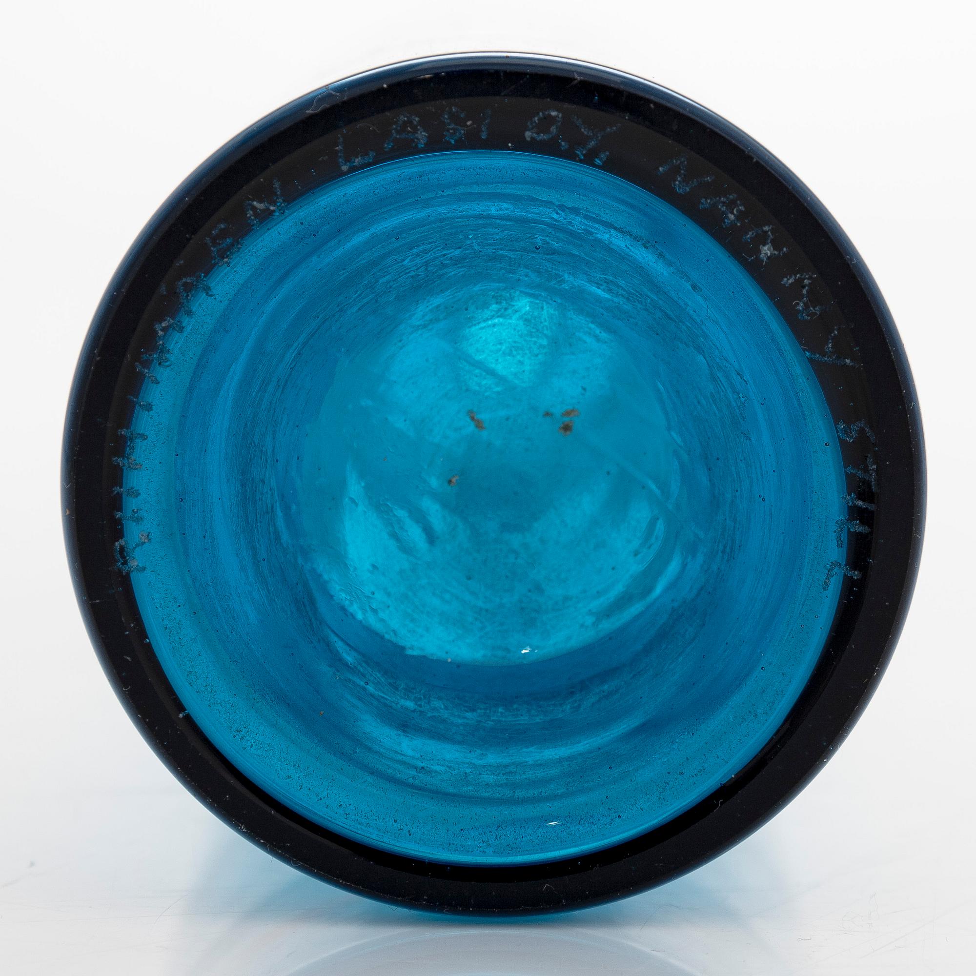 Nanny Still, lasiesineet, 3 kpl, "Harlekin" ja pullo Riihimäen Lasi Oy.