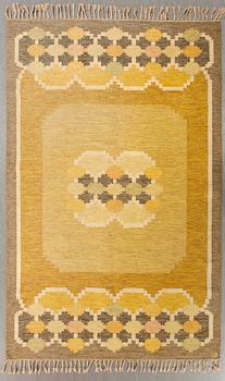 A Swedish flat weave carpet signed Ingegerd Silow 282x196 cm.