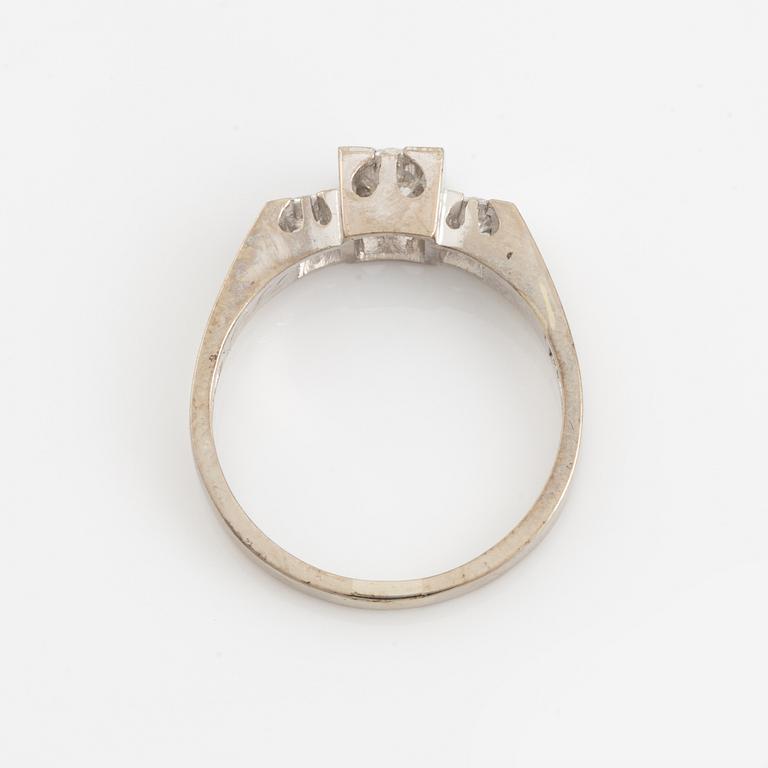 Ring med briljantslipade diamanter, 0.60 ct, A&M, Göteborg, 1965.