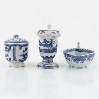 Seven pieces of porcelain, China, Qing dynasty, 178th-19th century.