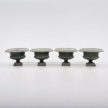 TRÄDGÅRDSURNOR, 4 st, sent 1800-tal.