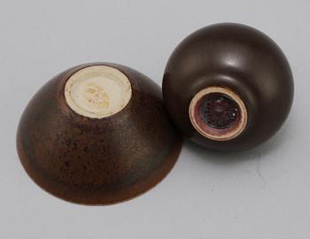 MINIATYRER, 2 st, stengods, Berndt Friberg samt Stig Lindberg, Gustavsberg, 1900-talets andra hälft.