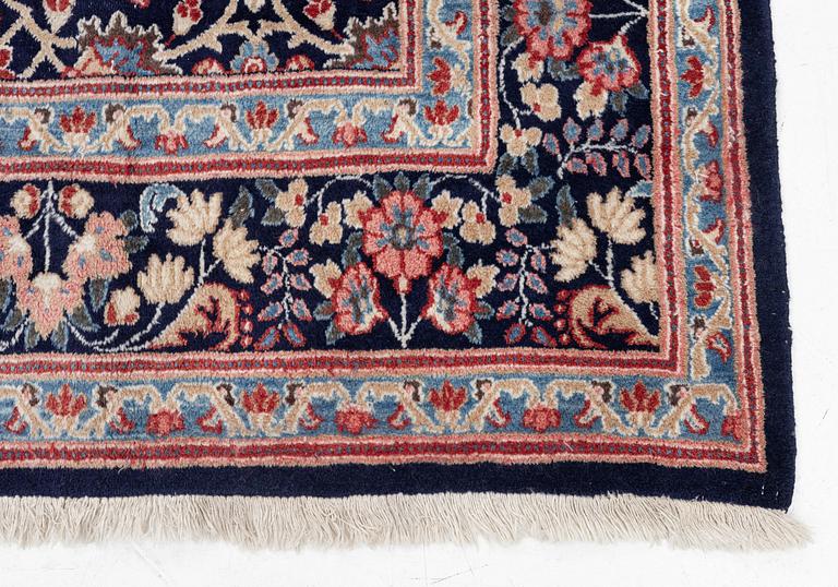 Carpet, oriental, approx. 305 x 210 cm.