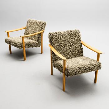 OLLI BORG, A PAIR OF ARMCHAIRS. Model 2492 "Inkeri", Asko. 1960-/70s.