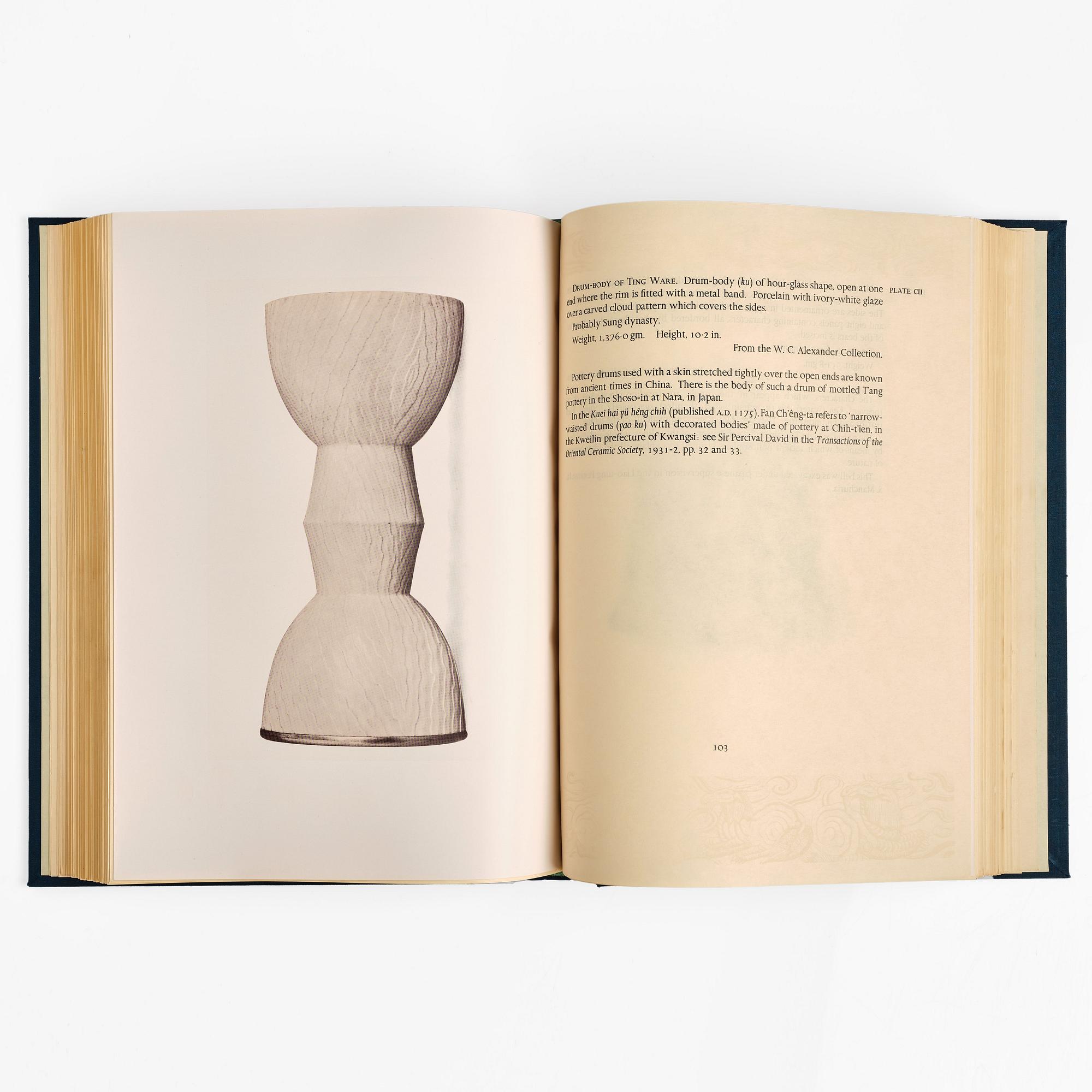 A catalogue of chinese pottery and porcelain in the Collection of Sir Percival David, by R.L. Hobson, 1934.