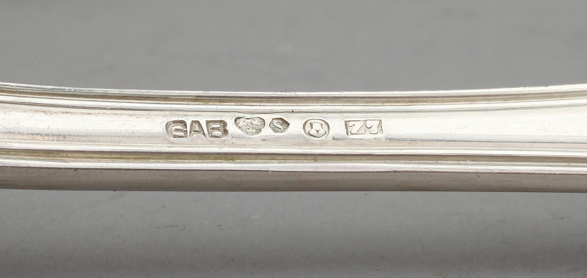 BESTICKSERVISDELAR, silver, Guldsmedsaktibolaget, Stockholm, 1900-talets första hälft. Totalvikt: ca 4700 gram.