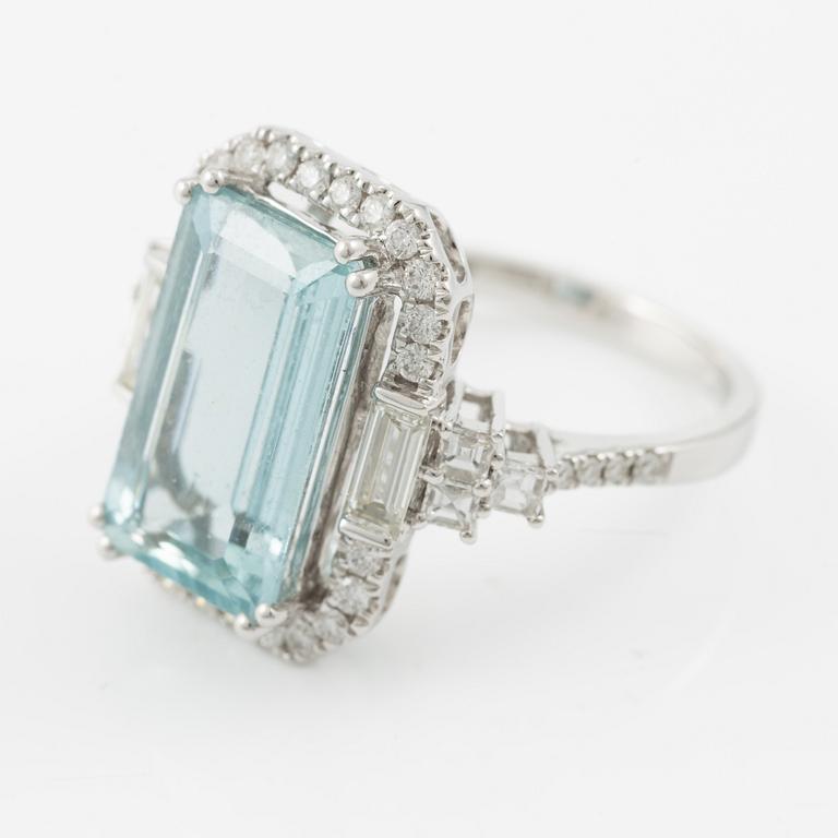 Ring, cocktail ring, 18K white gold set with aquamarine and brilliant-, carré- and baguette-cut diamonds.