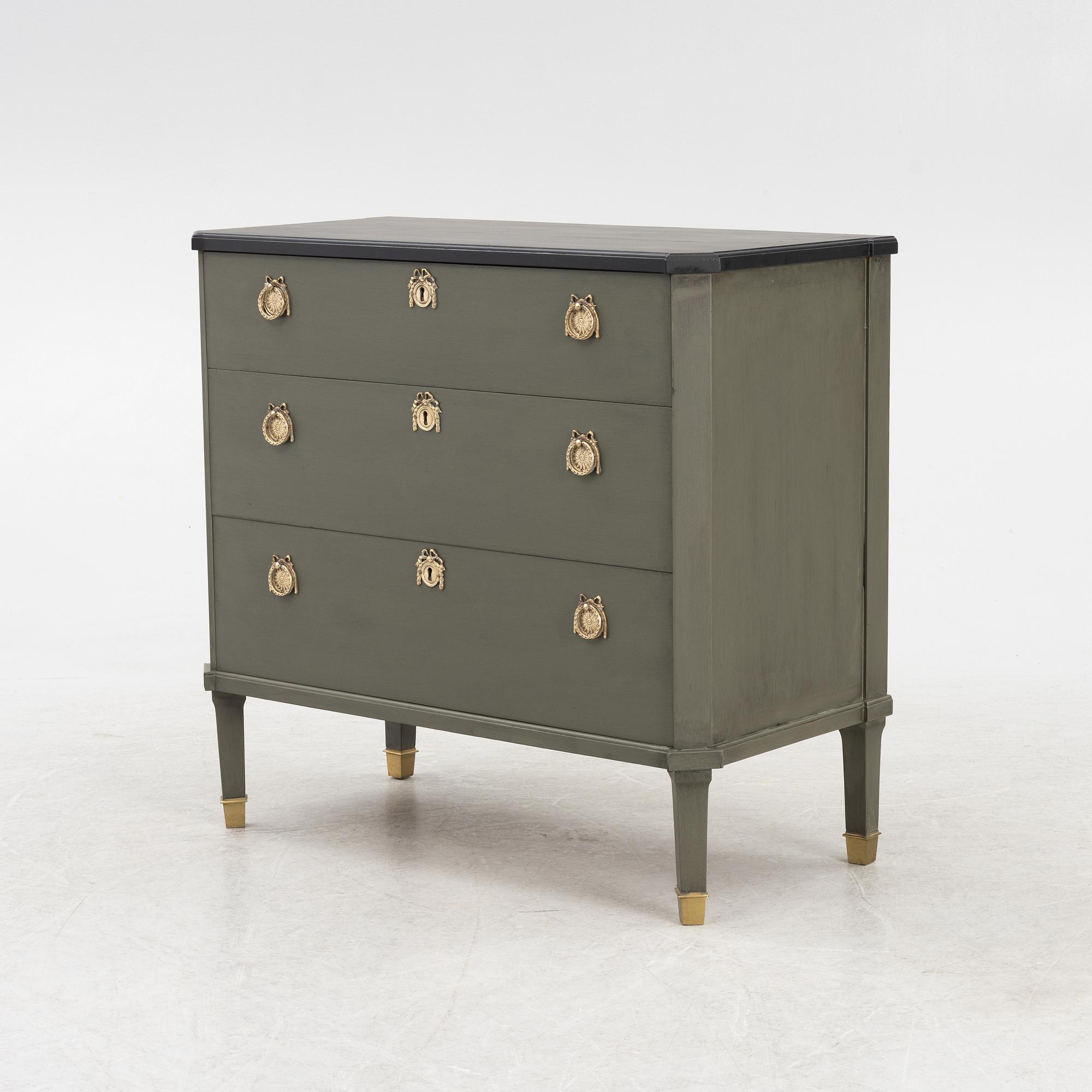A chest of drawers, Gustavian style, second half of the 20th century.