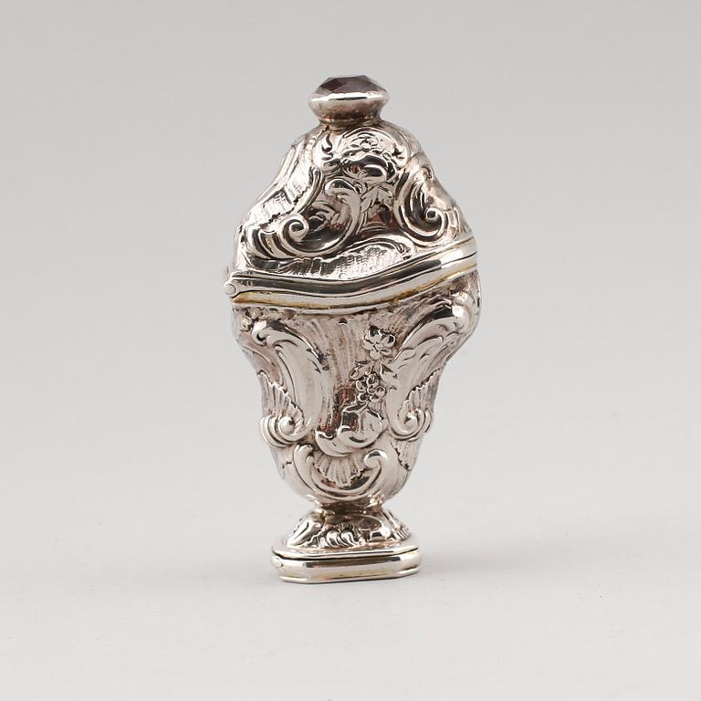 LUKTDOSA, silver, Danmark, rokoko, 1700-tal. Vikt ca 44 gram.