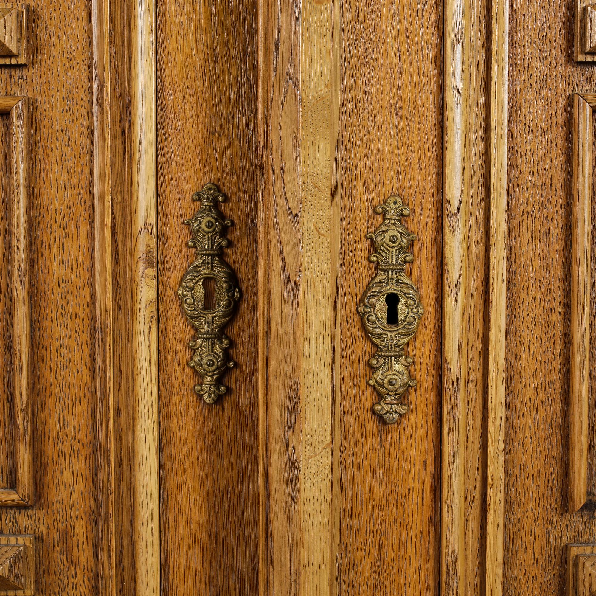 BOKSKÅP, nyrenässans, 1800-talets slut.