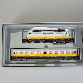 A Märklin 4 piece "Lufthansa Airport Express" set model 2667 H0.