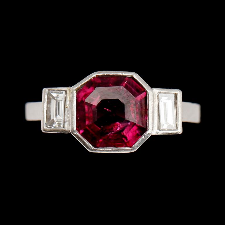 RING, platina, rubin och briljanter, svenska stämplar, KGR, 1999.