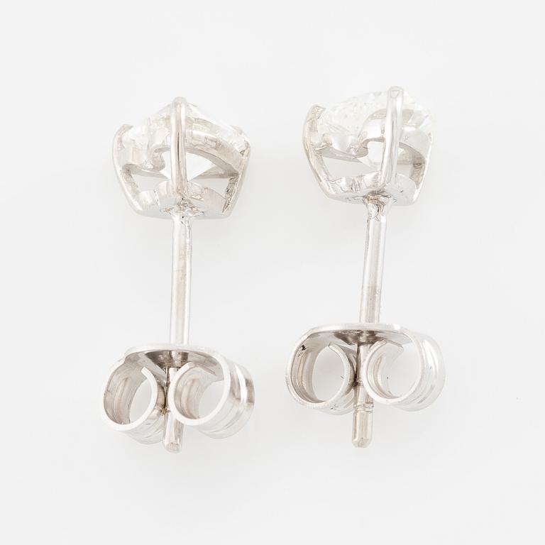 Earrings, 18K white gold set with heart-shaped diamonds. Accompanied by GIA dossier.