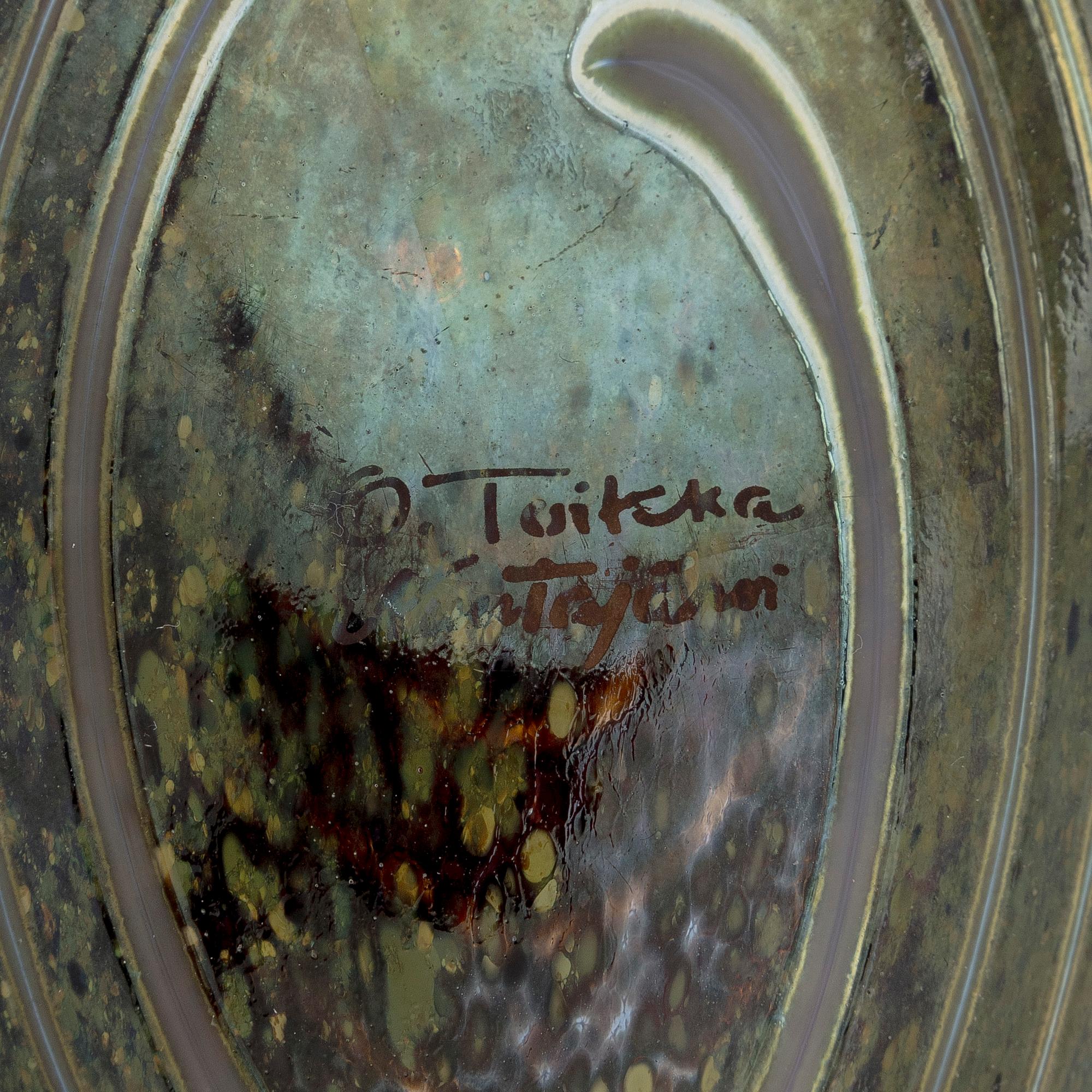 Oiva Toikka, Two glassbirds 'Alli' and an egg, signed O. Toikka Nuutajärvi.