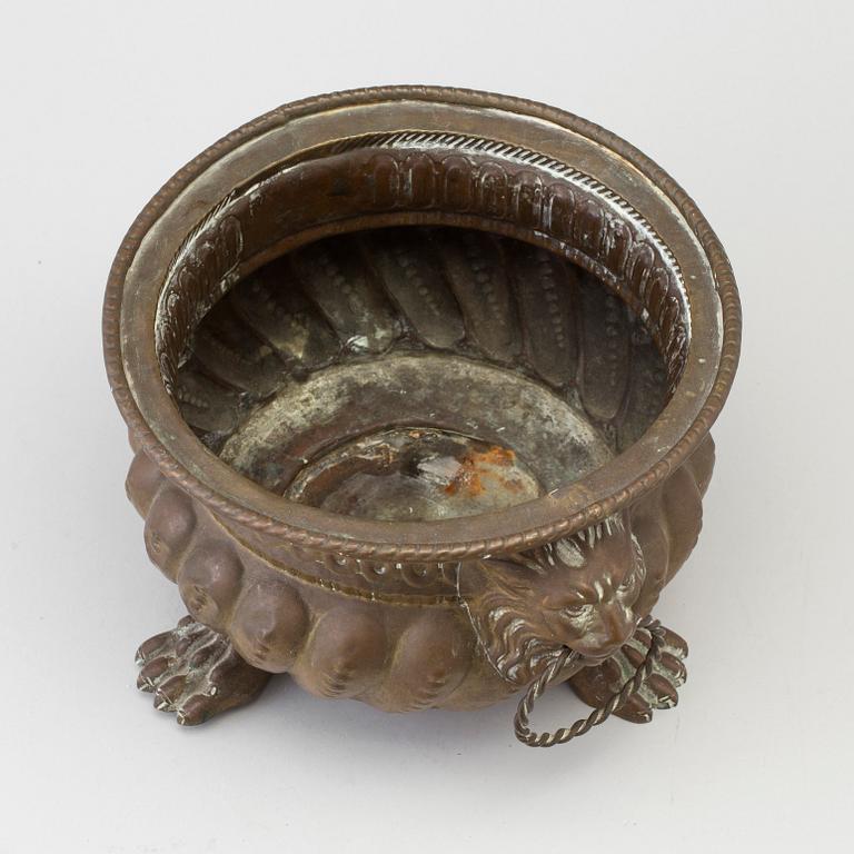 Am 18th/19th century brass flower pot.