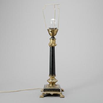 BORDSLAMPA, empirestil, 1900-talet.