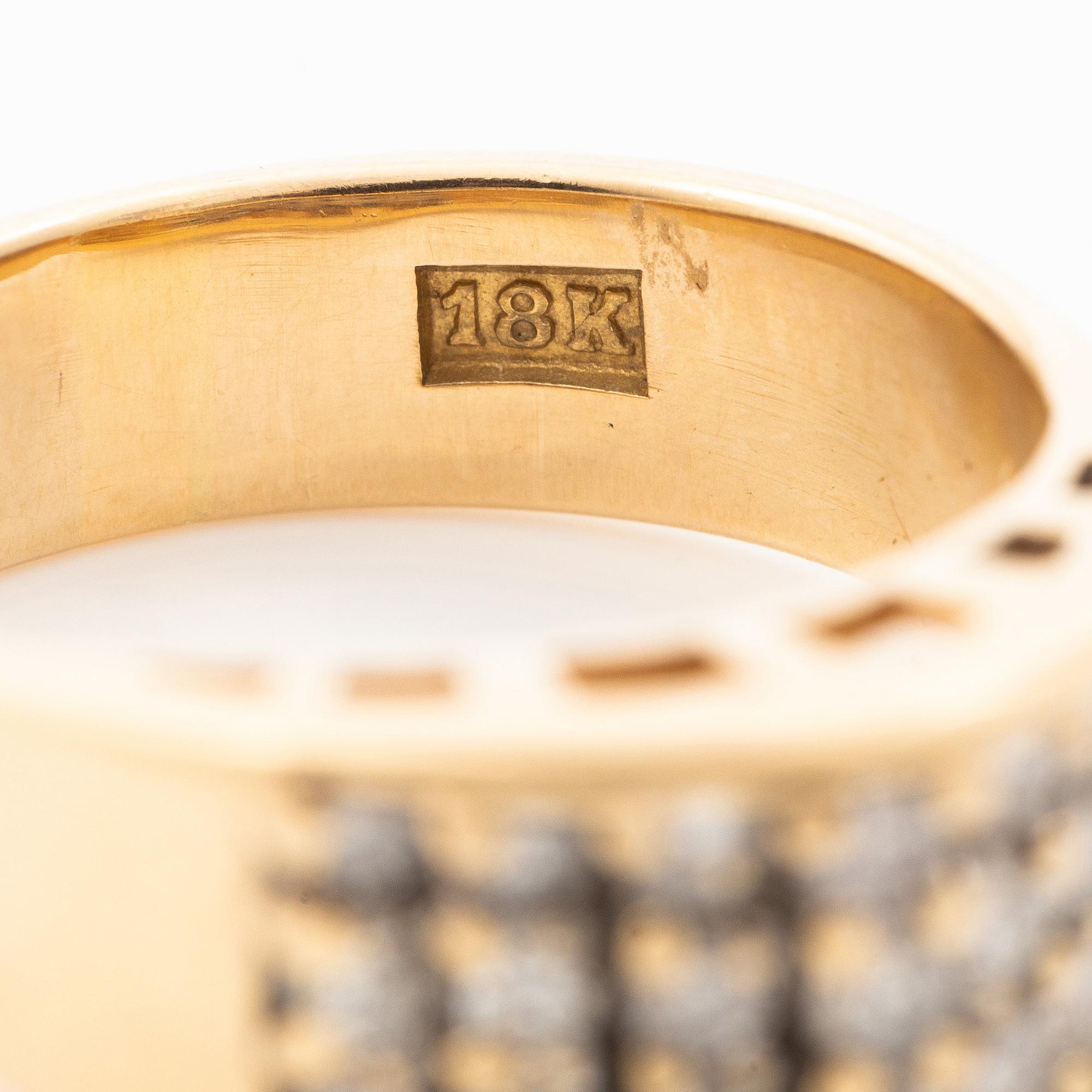 Ring, 18K white gold with brilliant-cut diamonds.